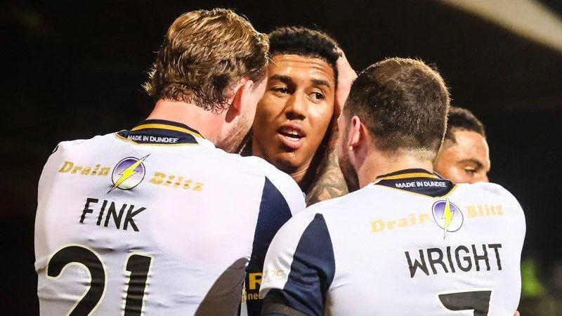 Steven Pressley Bawa Dundee Bersaing di Papan Atas Liga