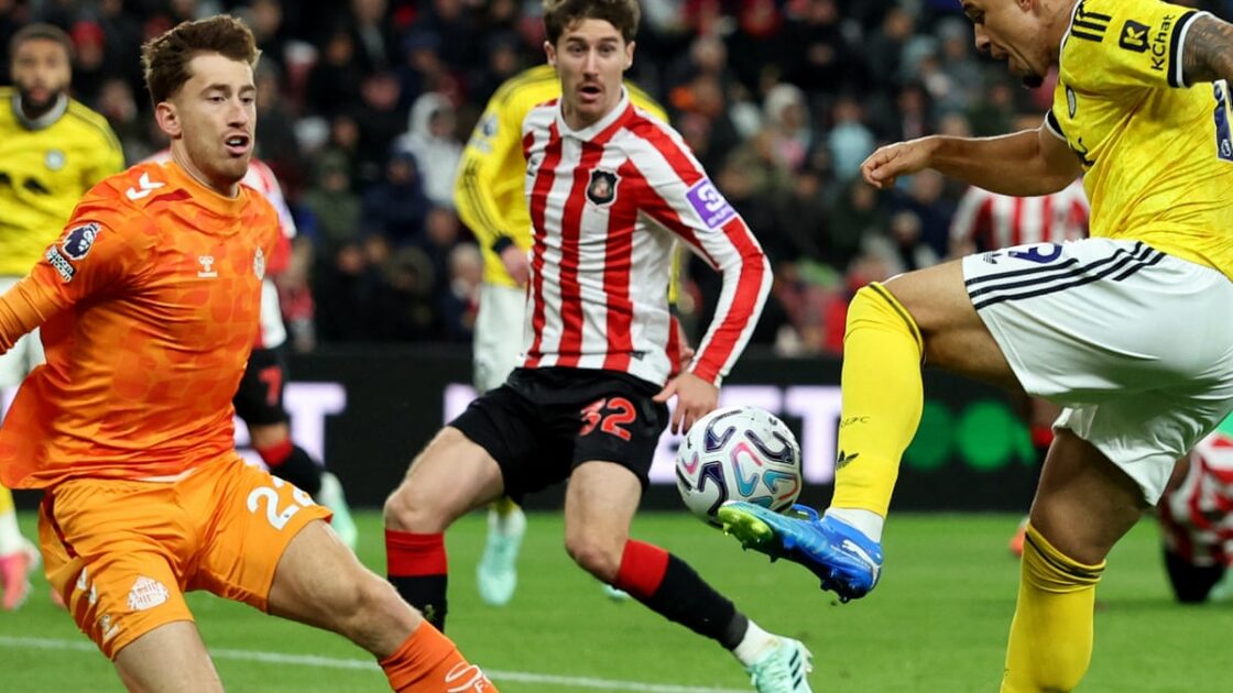 Sunderland dan Leeds Berbagi Poin di Tengah Badai Boelo