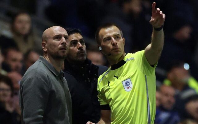 Laga Arsenal Kontra Fleetwood Terhenti Akibat Drone