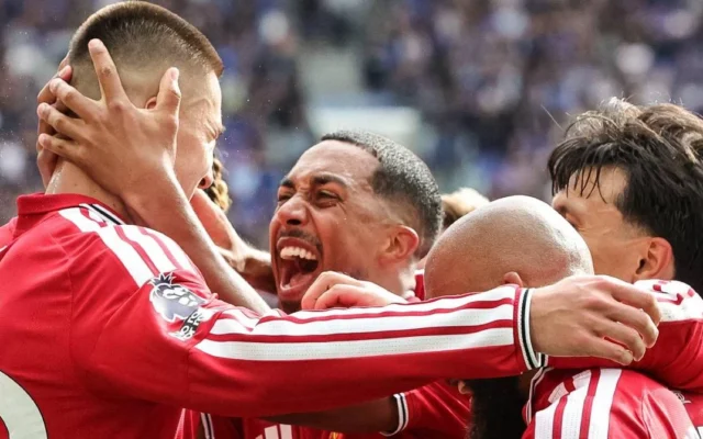 Youri Tielemans Dukung Michael Carrick Latih Manchester United
