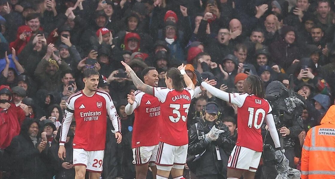 Arsenal Bungkam Everton 2-0 dan Tempel Manchester City