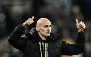 Jonjo Shelvey Bicara soal Ejekan Voldemort di Sepak Bola