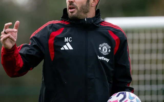 Carrick Pertahankan Fernandes sebagai Kapten Manchester United