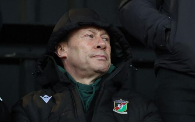 Debut Duncan Ferguson di Glentoran Ditunda Akibat Cuaca