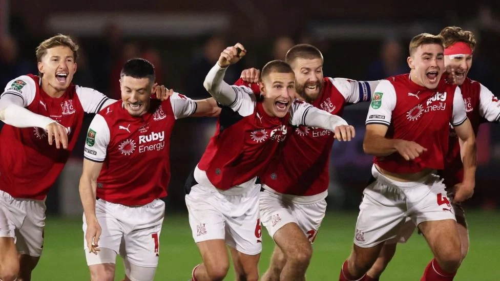 Fleetwood Tantang Everton atau Newcastle di Perempat Final