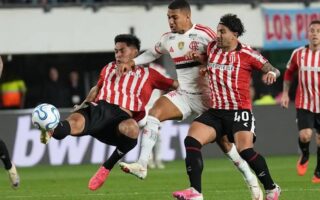 Estudiantes Singkirkan Flamengo di Maracana Menuju Final
