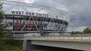 London Stadium Incar Penggemar Tinju Demi Pendapatan
