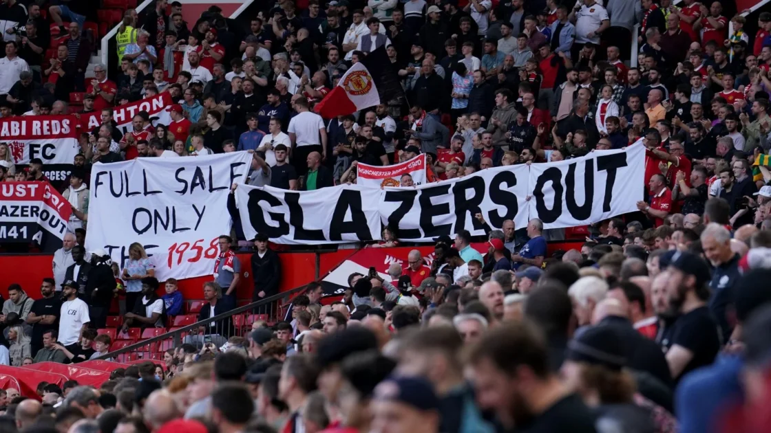 Man City Dihukum, Glazers Bisa Jual Manchester United?