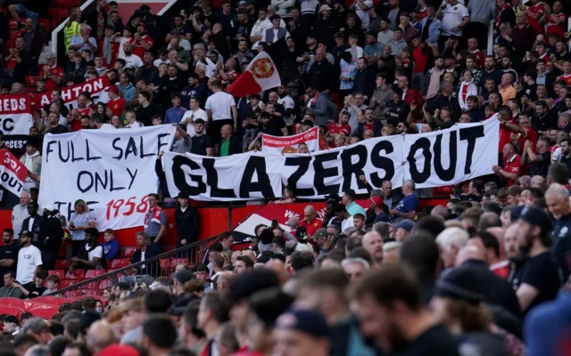 Man City Dihukum, Glazers Bisa Jual Manchester United?