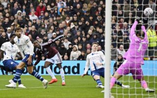 Hasil Liga Inggris: Dihajar Aston Villa, Rekor Man City Habis