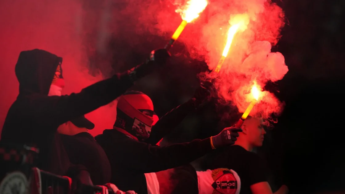Ultras Leverkusen Tuntut Klub Lepas Pengecualian Aturan 50+1