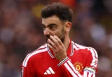 Carrick Bertahan di MU, Masa Depan Mazraoui Terancam