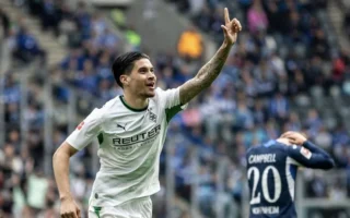 Gladbach Ungkap Alasan Absennya Kevin Diks di DFB Pokal