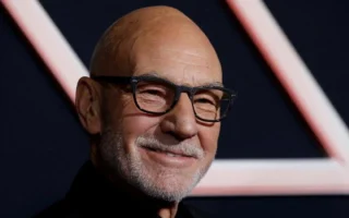 Momen Patrick Stewart Berjuang Foto Bareng Messi Demi Istri
