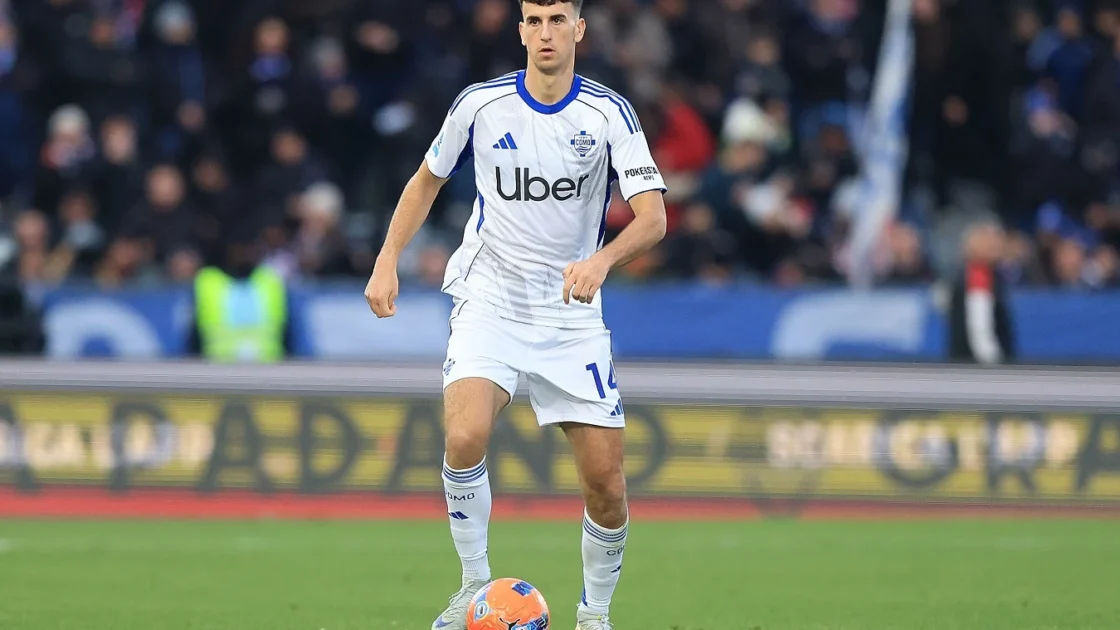 Manchester United Minati Bek Muda Como Jacobo Ramon