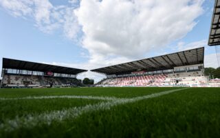 Suporter Rot-Weiss Essen Tutup Pintu Masuk RB Leipzig